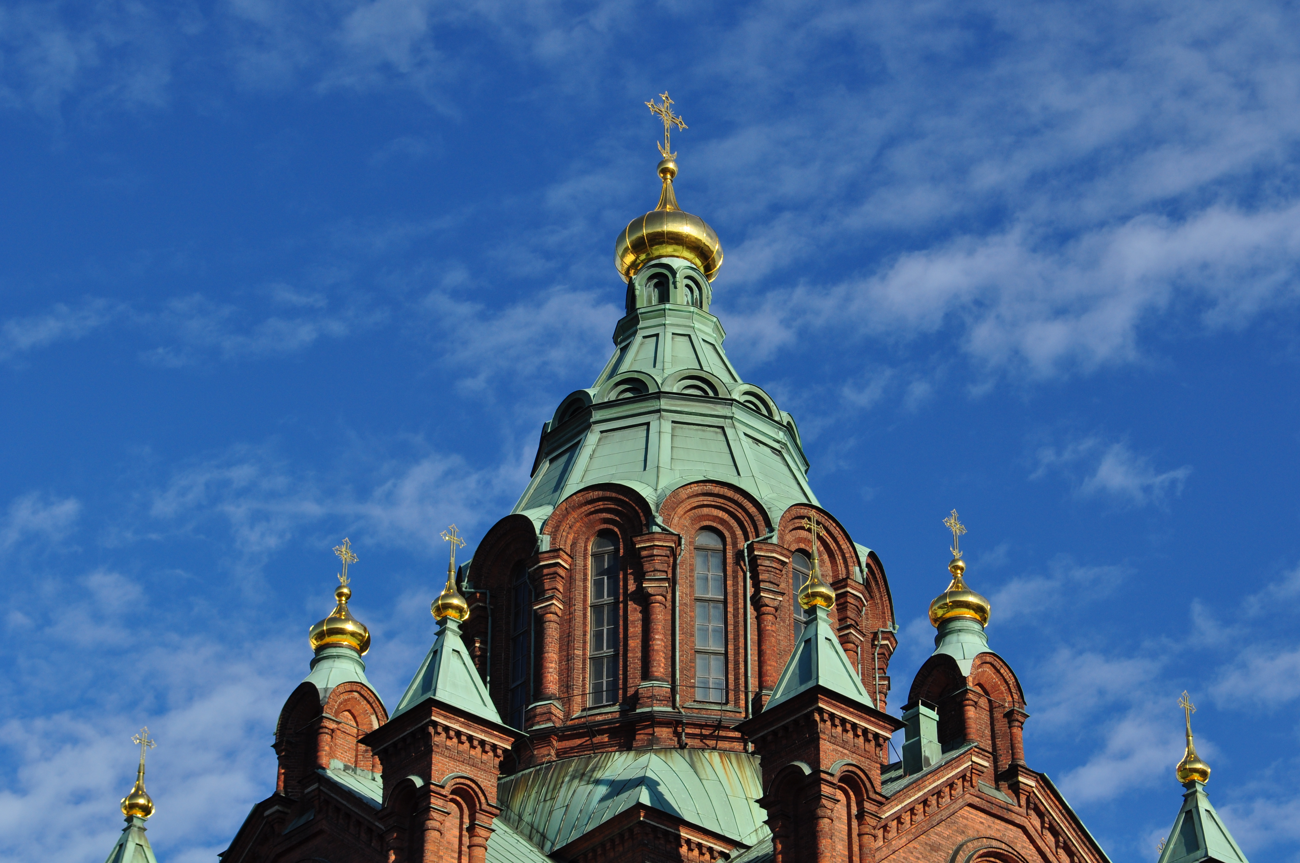 Купол церкви православной. Крест на куполе православной церкви. Кресты на куполах церквей. Старейший православный храм